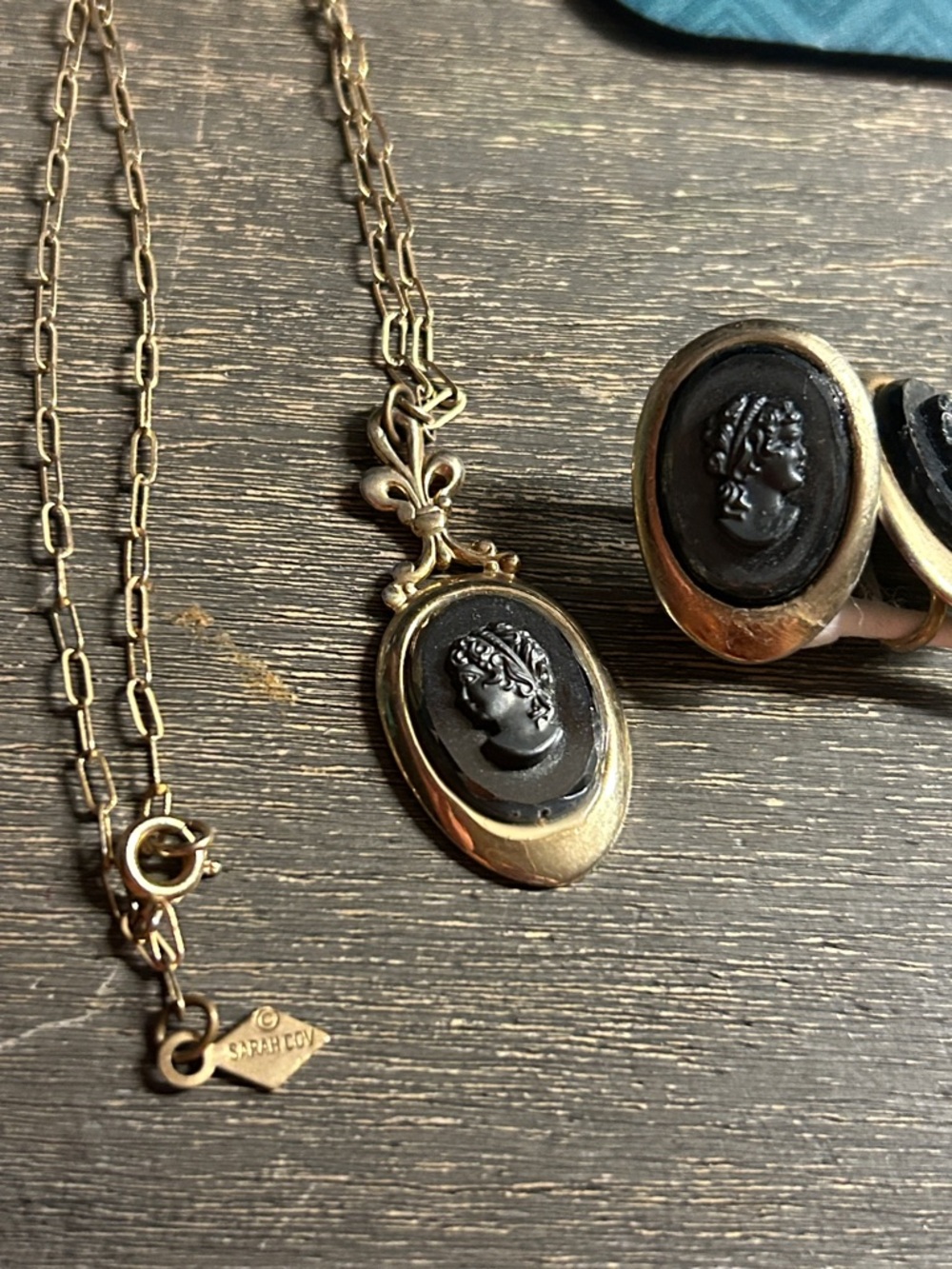 Vintage-style Gold Cameo and Earrings Set - Black Cameo - Sarah Covโ Signed